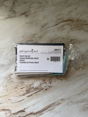 Pampered Chef Twixit! Clip Set - Light Blue & Black